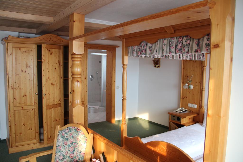 Hotel Winklerhof Holzgau Quarto foto